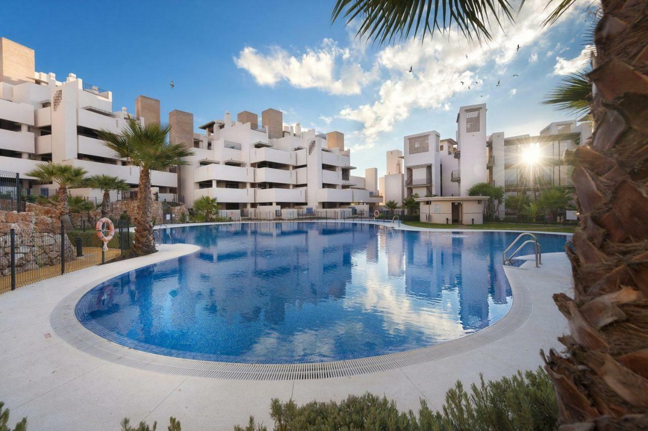 Bahia De La Plata Luxury Apartments Estepona Exterior foto
