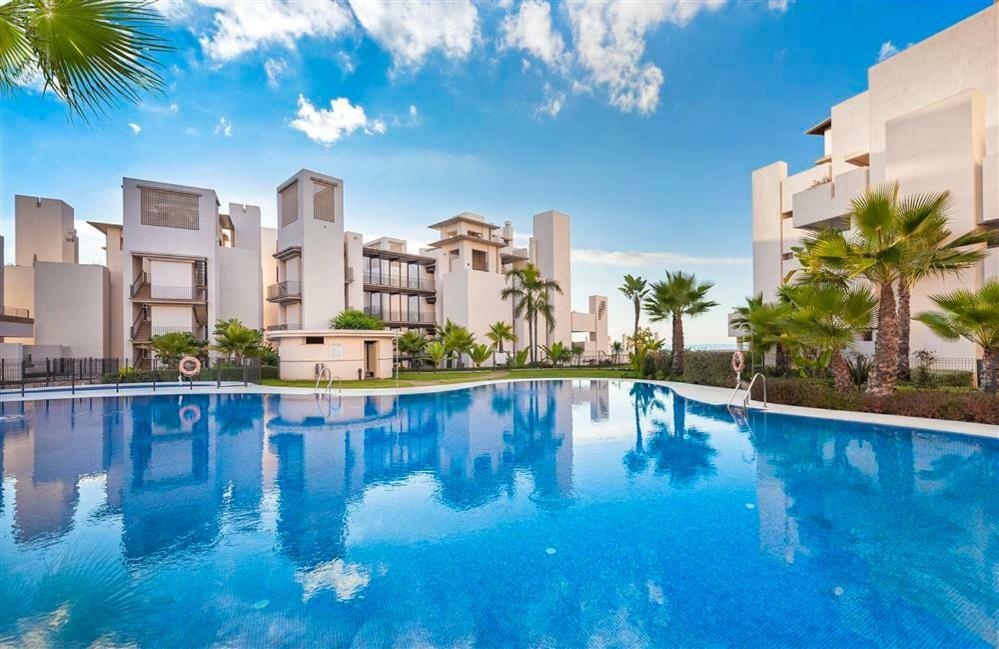 Bahia De La Plata Luxury Apartments Estepona Exterior foto